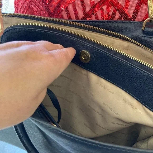 Michael Kors Blue shoulder handbag with many compartments - Picture 6 of 8